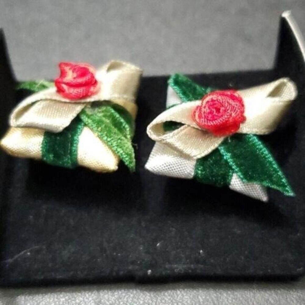 Avon package brooches set of 2 presents
